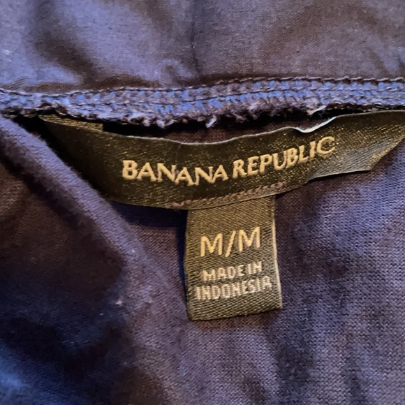 Off the shoulder Banana Republic tee. - Picture 3 of 3
